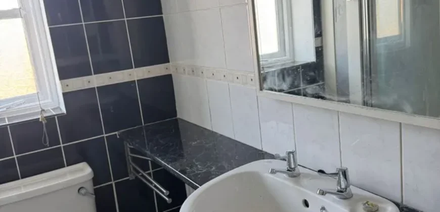 2 bed semi-detached house to rent