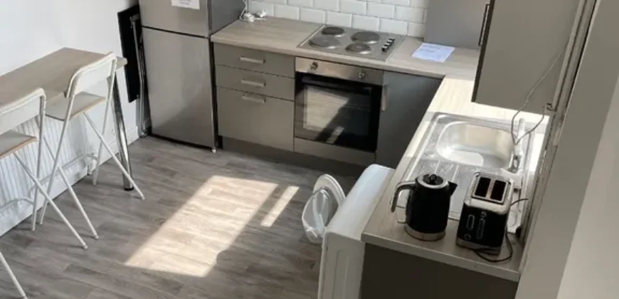 5 bed terraced house to rent