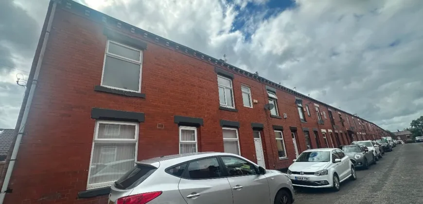 5 bed terraced house for sale