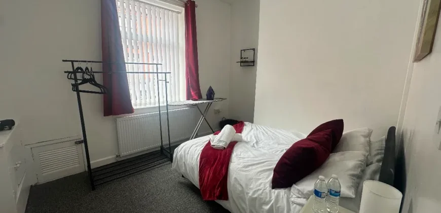 5 bed terraced house for sale