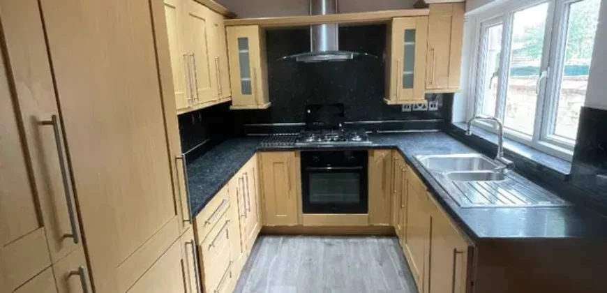 4 bed terraced house to rent