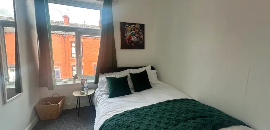 5 bed terraced house for sale