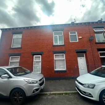 5 bed terraced house for sale